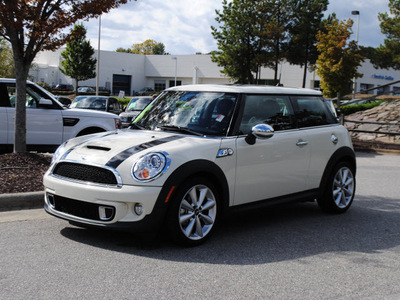 mini cooper 2011 off white hatchback s gasoline 4 cylinders front wheel drive shiftable automatic 27511