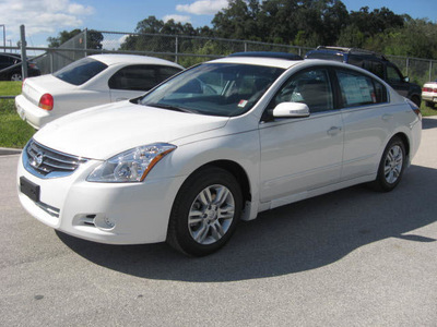 nissan altima 2012 white sedan s gasoline 4 cylinders front wheel drive automatic 33884