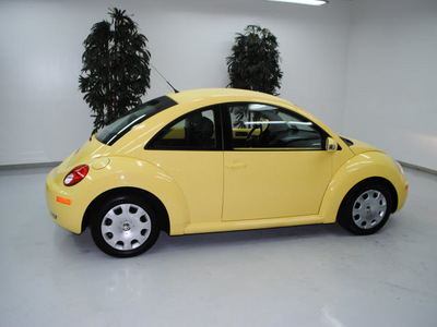 volkswagen new beetle 2010 yellow hatchback pzev gasoline 5 cylinders front wheel drive automatic 91731