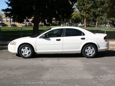 dodge stratus 2004 white sedan se gasoline 4 cylinders dohc front wheel drive automatic 80110