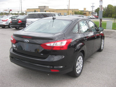 ford focus 2012 black sedan se gasoline 4 cylinders front wheel drive 6 speed automatic 62863