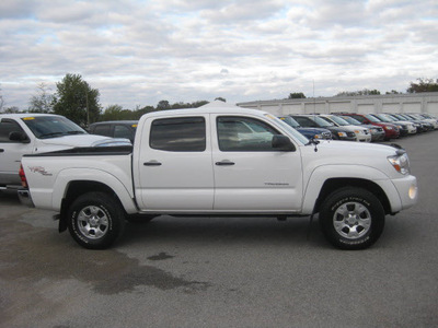 toyota tacoma 2008 white v6 gasoline 6 cylinders 4 wheel drive automatic 62863