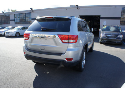 jeep grand cherokee 2011 silver suv 70th anniversary gasoline 6 cylinders 4 wheel drive automatic with overdrive 08844