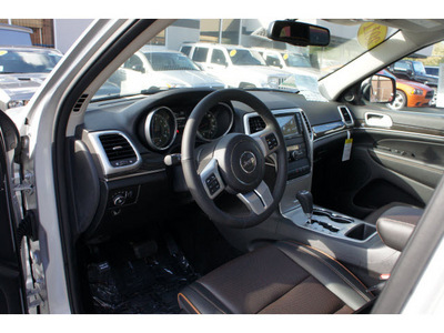 jeep grand cherokee 2011 silver suv 70th anniversary gasoline 6 cylinders 4 wheel drive automatic with overdrive 08844