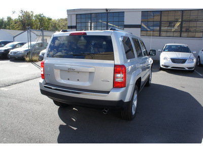 jeep patriot 2011 silver suv latitude x gasoline 4 cylinders 4 wheel drive automatic with overdrive 08844