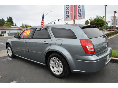 dodge magnum 2006 silver steel metall wagon se gasoline 6 cylinders rear wheel drive automatic 92653