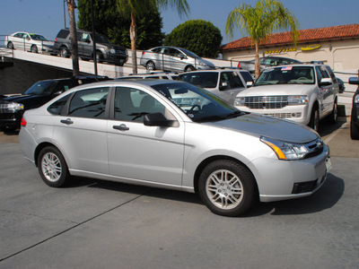 ford focus 2010 silver sedan se gasoline 4 cylinders front wheel drive automatic 91010