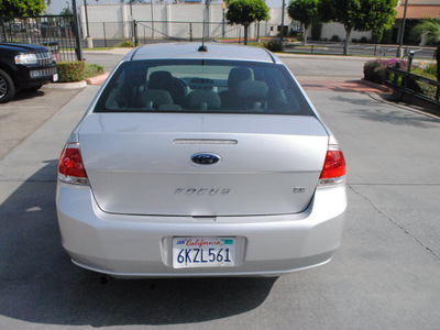 ford focus 2010 silver sedan se gasoline 4 cylinders front wheel drive automatic 91010