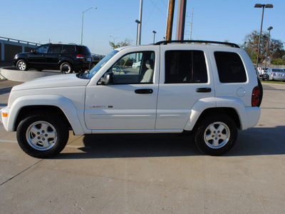 jeep liberty 2003 white suv limited gasoline 6 cylinders rear wheel drive automatic 75228