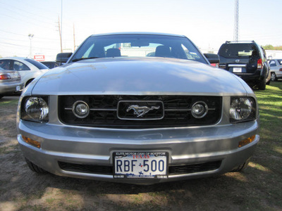ford mustang 2008 silver coupe gasoline 6 cylinders rear wheel drive automatic 77379
