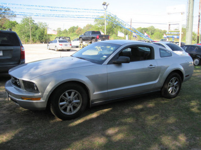 ford mustang 2008 silver coupe gasoline 6 cylinders rear wheel drive automatic 77379