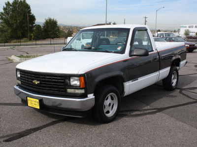 chevrolet c k 1500 series 1992 whiteblack pickup truck c1500 gasoline v6 rear wheel drive 4 speed with overdrive 80229