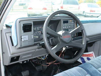 chevrolet c k 1500 series 1992 whiteblack pickup truck c1500 gasoline v6 rear wheel drive 4 speed with overdrive 80229