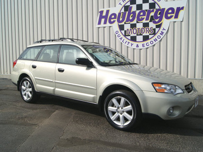 subaru outback 2007 champagne gold wagon 2 5i basic gasoline 4 cylinders all whee drive automatic 80905