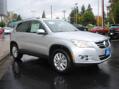 volkswagen tiguan 2011 silver suv s 4motion gasoline 4 cylinders all whee drive automatic 98226