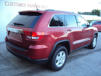 jeep grand cherokee 2011 red suv laredo gasoline 6 cylinders 2 wheel drive automatic 33157