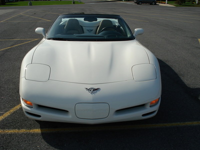 chevrolet corvette 2003 white convertable convertible gasoline v8 2 wheel drive automatic 17972