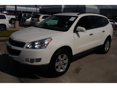 chevrolet traverse 2010 white suv lt gasoline 6 cylinders all whee drive automatic 77090