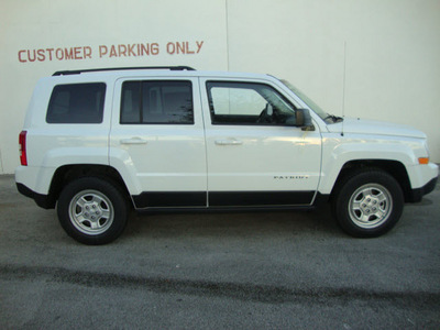 jeep patriot 2011 white suv sport gasoline 4 cylinders 2 wheel drive automatic 33157