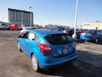 ford focus 2012 blue hatchback titanium gasoline 4 cylinders front wheel drive automatic with overdrive 60546