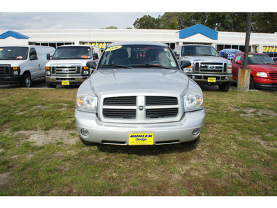 dodge dakota 2006 bright silver pickup truck slt gasoline 8 cylinders rear wheel drive automatic 07724