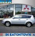 mitsubishi outlander 2007 cool silver suv ls gasoline 6 cylinders all whee drive automatic 07724