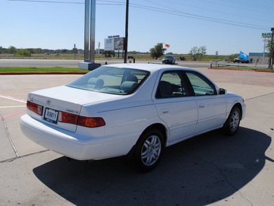 toyota camry 2000 white sedan le gasoline 4 cylinders front wheel drive automatic with overdrive 76087