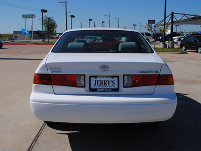 toyota camry 2000 white sedan le gasoline 4 cylinders front wheel drive automatic with overdrive 76087