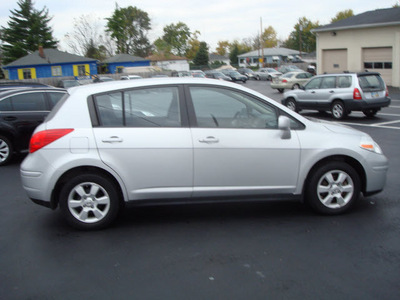 nissan versa 2008 silver hatchback 1 8 s gasoline 4 cylinders front wheel drive automatic 45324