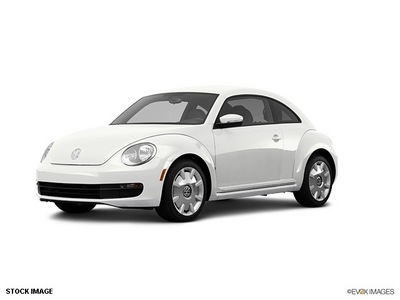 volkswagen beetle 2012 white hatchback 2 5 pzev gasoline 5 cylinders front wheel drive 6 speed automatic 56001
