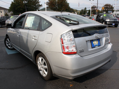toyota prius 2007 classic silver hatchback hybrid 4 cylinders front wheel drive automatic 07701