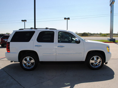 chevrolet tahoe 2009 white suv ltz flex fuel 8 cylinders 2 wheel drive automatic 76087