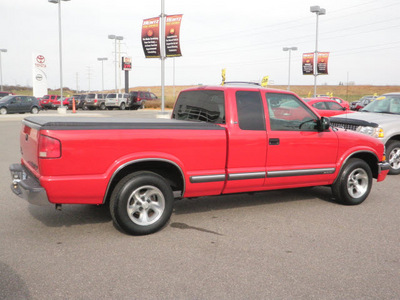 chevrolet s 10 2001 red pickup truck ext ls gasoline 6 cylinders rear wheel drive automatic 56001