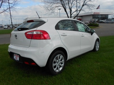 kia rio 2012 white wagon rio5 lx 4 cylinders front wheel drive not specified 43228