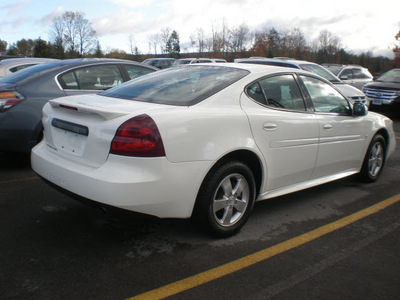 pontiac grand prix 2008 white sedan gasoline 6 cylinders front wheel drive automatic 13502