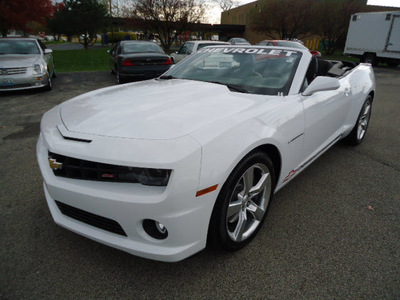 chevrolet camaro convertible 2011 white ss gasoline 8 cylinders rear wheel drive automatic 60007