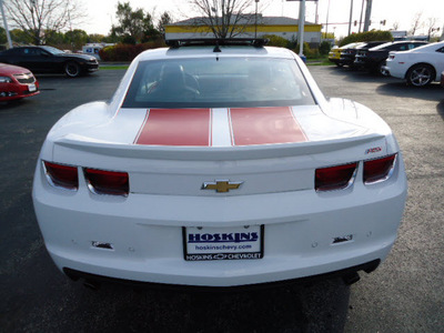 chevrolet camaro 2011 white coupe lt gasoline 6 cylinders rear wheel drive automatic 60007