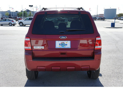 ford escape 2011 dk  red suv xlt gasoline 4 cylinders front wheel drive automatic 77388