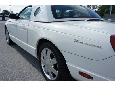 ford thunderbird 2003 white deluxe gasoline 8 cylinders dohc rear wheel drive automatic 77388