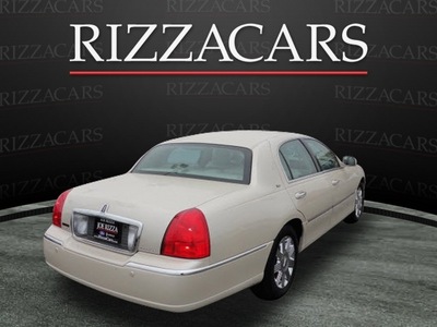 lincoln town car 2003 off white sedan cartier gasoline 8 cylinders sohc rear wheel drive automatic with overdrive 60546
