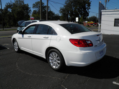 chrysler sebring 2010 white sedan limited gasoline 4 cylinders front wheel drive automatic 32447