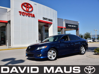 toyota camry 2011 blue sedan se gasoline 4 cylinders front wheel drive automatic 32771
