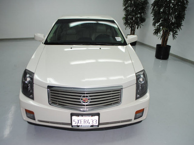 cadillac cts 2004 white sedan gasoline 6 cylinders rear wheel drive automatic 91731