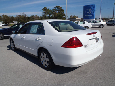 honda accord 2006 white sedan lx gasoline 4 cylinders front wheel drive automatic 28557