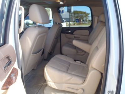 gmc yukon xl 2008 white suv denali gasoline 8 cylinders all whee drive automatic with overdrive 28557