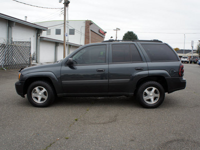 chevrolet trailblazer 2005 dk  gray suv ls gasoline 6 cylinders 4 wheel drive automatic 98371