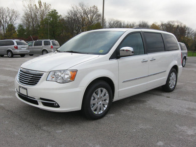 chrysler town and country 2012 white van touring l flex fuel 6 cylinders front wheel drive automatic 45840