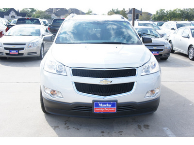 chevrolet traverse 2012 silver ls gasoline 6 cylinders front wheel drive automatic 77090