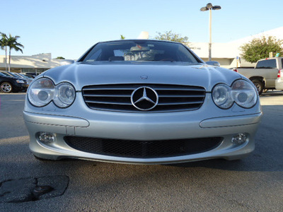 mercedes benz sl class 2005 blue sl500 gasoline 8 cylinders rear wheel drive automatic 33157