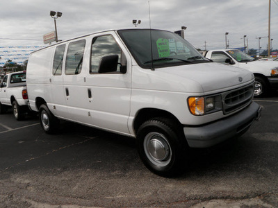 ford econoline cargo 2002 white van gasoline 6 cylinders rear wheel drive automatic with overdrive 32401